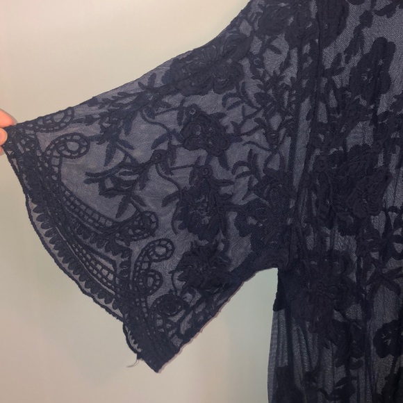 Francesca’s Sheer Floral Cardigan - Picture 2 of 3